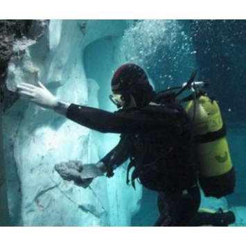 Mastic époxy rapide pour réparations subaquatiques.