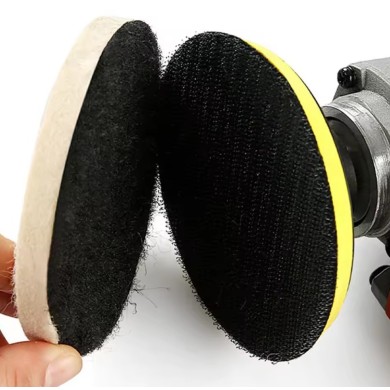 Disque feutre de polissage pour ponceuse orbitale, diamètre 125 mm, fixation Velcro.