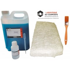 5kg de résine polyester iso. + 6,5m² de mat de verre, 1 pinceau et une pipette de dosage.